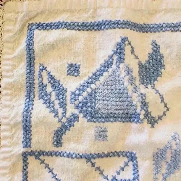 Vintage Handmade Blue/White Embroidered Crocheted Handkerchief - Picture 3 of 10